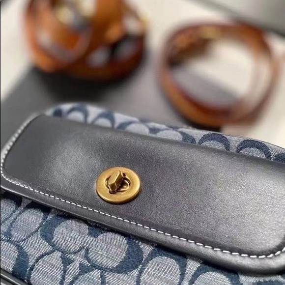 Coach denim chambray crossbody/belt bag camera bag - Picture 3 of 5